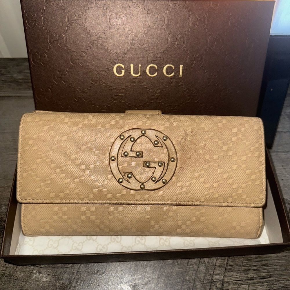 Gucci Beige Clutch with Logo Detail